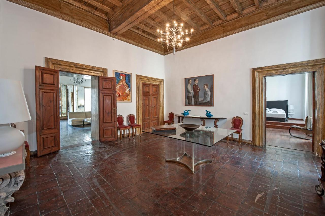 Ancient Palace In Downtown Roma Esterno foto